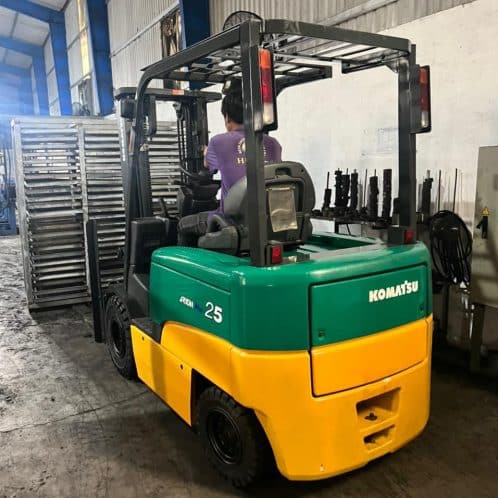 XE NÂNG ĐIỆN KOMATSU 2.5 TẤN