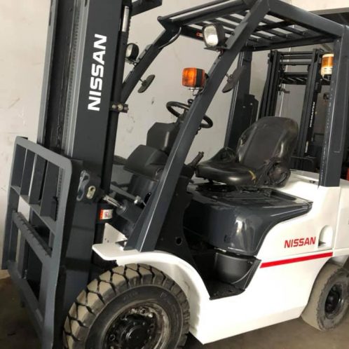 XE NÂNG DẦU NISSAN 2.5 TẤN, KHUNG 3M