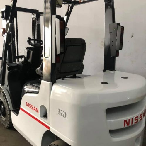 XE NÂNG DẦU NISSAN 2.5 TẤN, KHUNG 3M