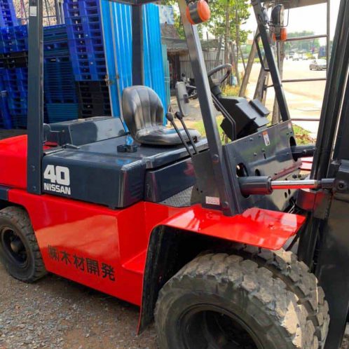Xe nâng dầu nissan