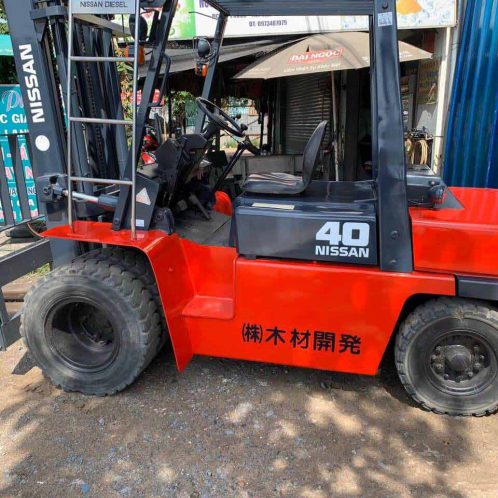 Xe nâng dầu nissan