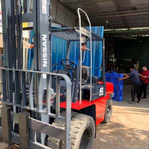 Xe nâng dầu Nissan