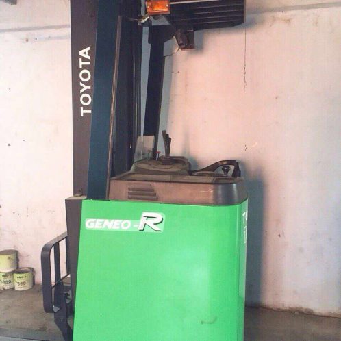 Xe nâng điện toyota