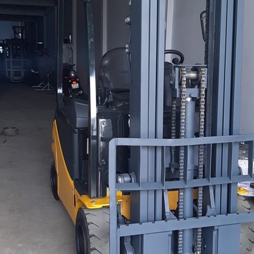 XE NÂNG ĐIỆN KOMATSU 2.0 TẤN , KHUNG 4.5 MÉT