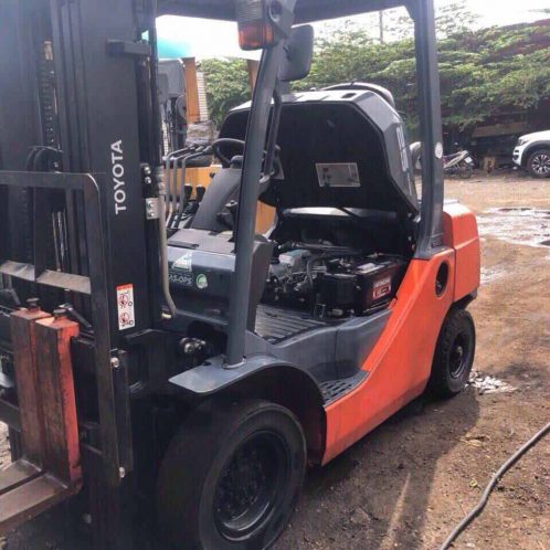 Xe nâng dầu 2 tấn toyota
