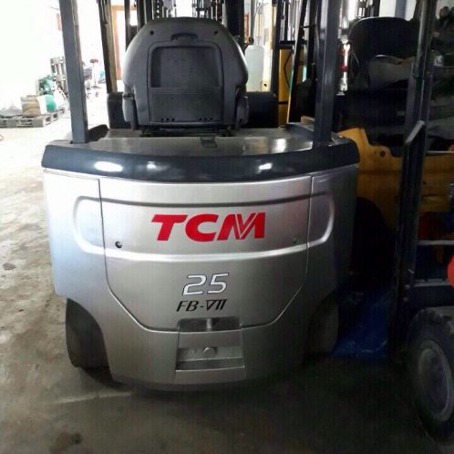 XE NÂNG ĐIỆN TCM 2.5 TẤN, KHUNG 3.0 MÉT