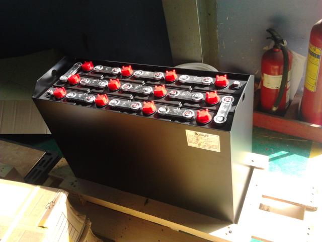 BÌNH ẮC QUY XE NÂNG