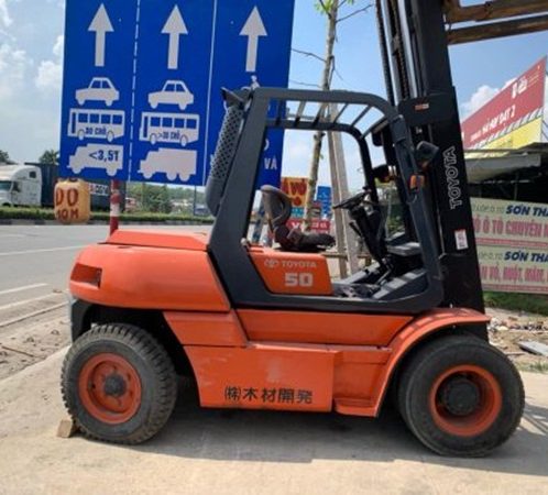 Xe nâng dầu sở hữu ngoại hình đẹp mắt cùng nhiều tính năng hiện đại, mang đến nhiều tiện ích cho người dùng